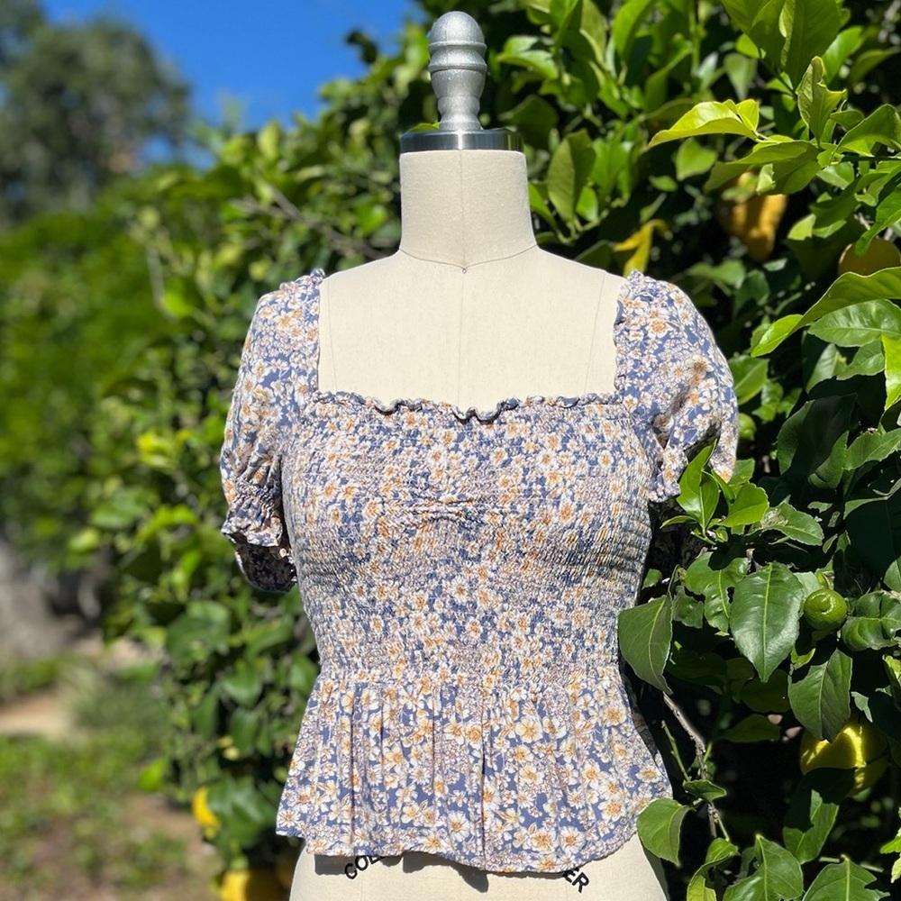 AQUA puffed sleeve smocked top - size XS